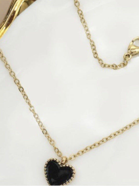 Black heart necklace